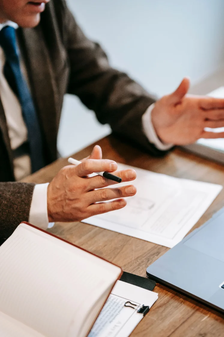 Adviseur van WorryFree Administraties in gesprek met een ondernemer